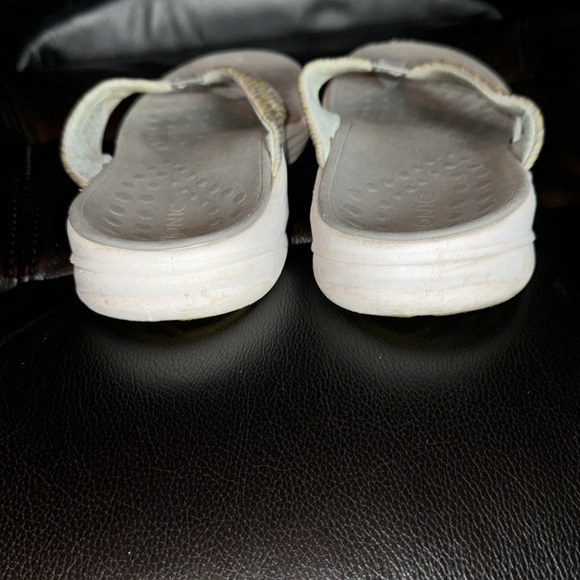 Vionic flip flop - Picture 2 of 4